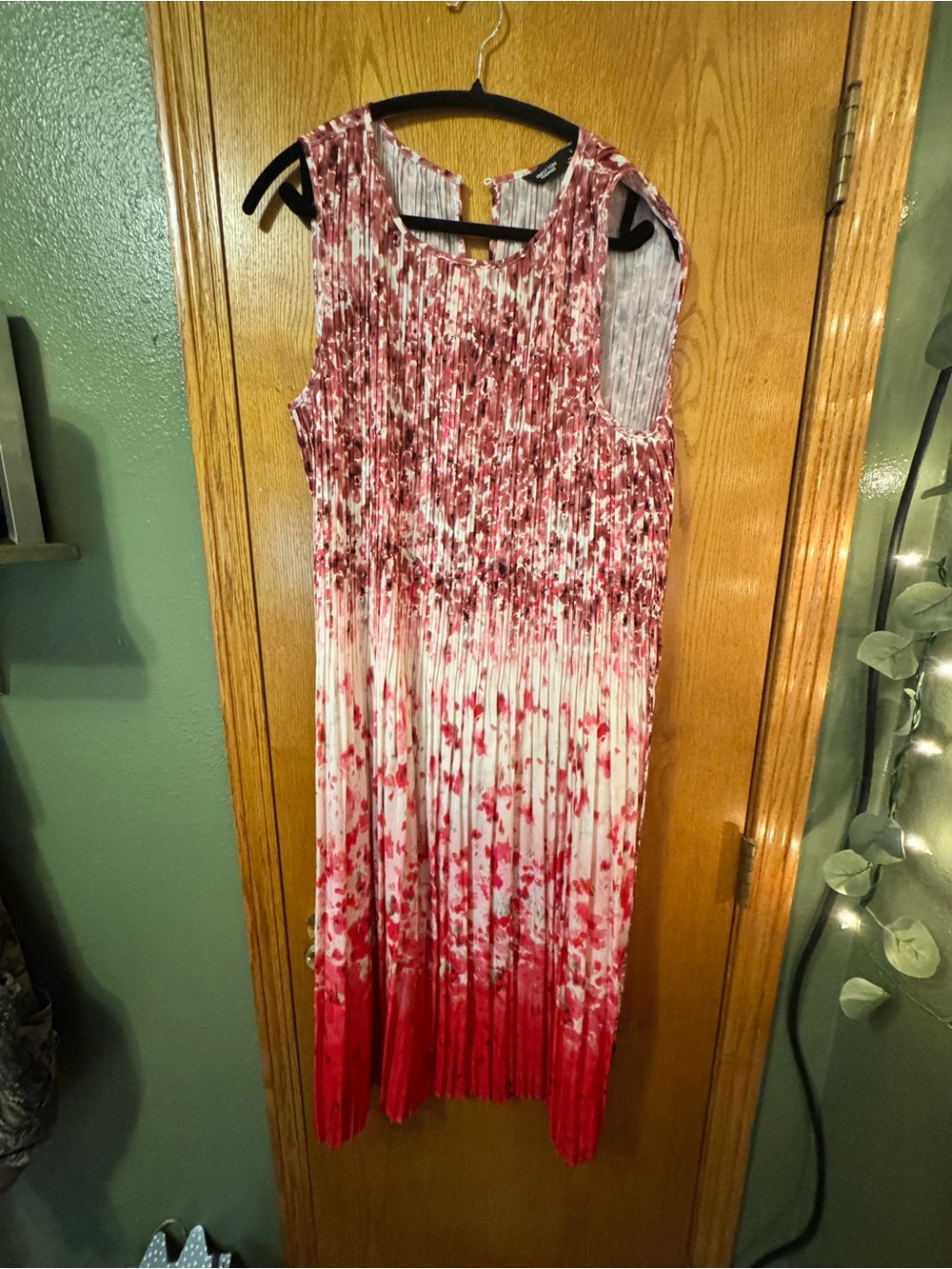 Simply Vera Vera Wang Red Ombre Pleated Sleeveless Dress